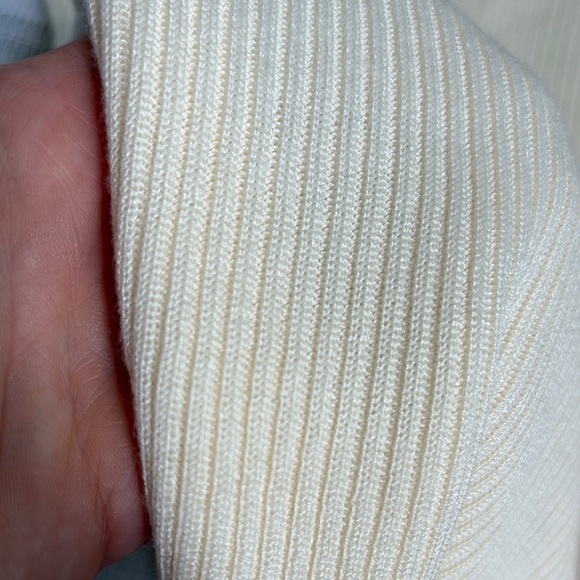 Sag Harbor Cream Sleeveless Turtleneck, Size Large - Picture 11 of 11